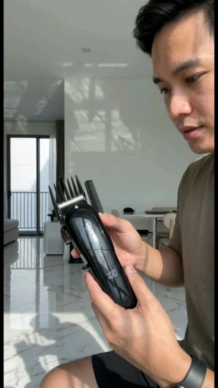 VGR Pro Hair Clipper #HairClipper #HairTrimmer #BarberTools #MensGrooming #CordlessClipper #ProfessionalClipper #HaircutMachine #USBRechargeable #Gro